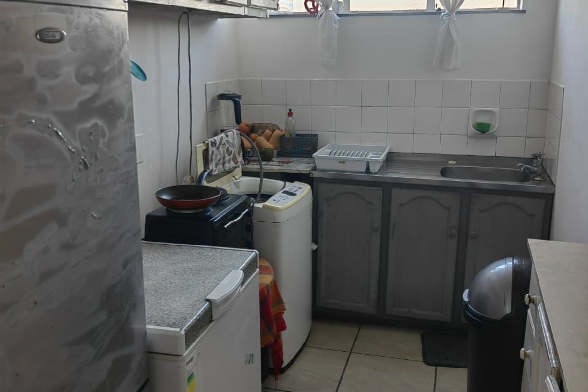Flat To Rent in The Bluff - Photo 3