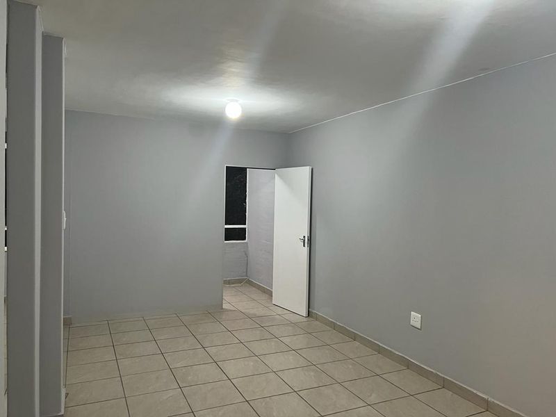 Flat To Rent in The Bluff - Photo 9