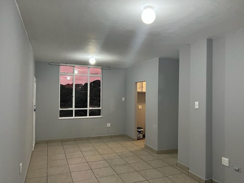 Flat To Rent in The Bluff - Photo 8