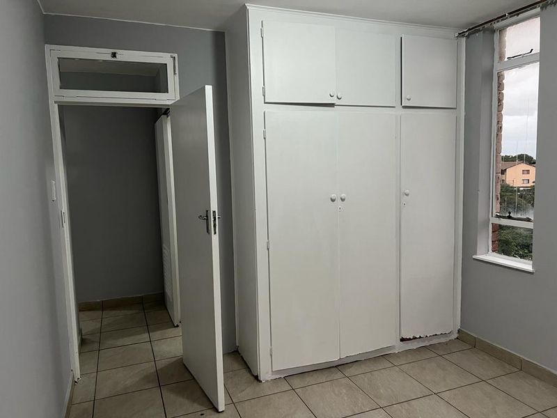 Flat To Rent in The Bluff - Photo 6