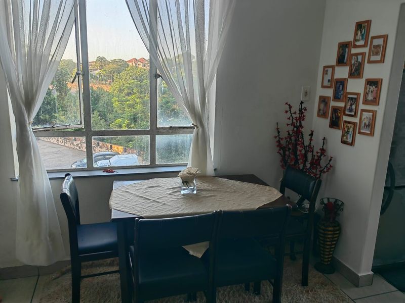 Flat To Rent in The Bluff - Photo 2