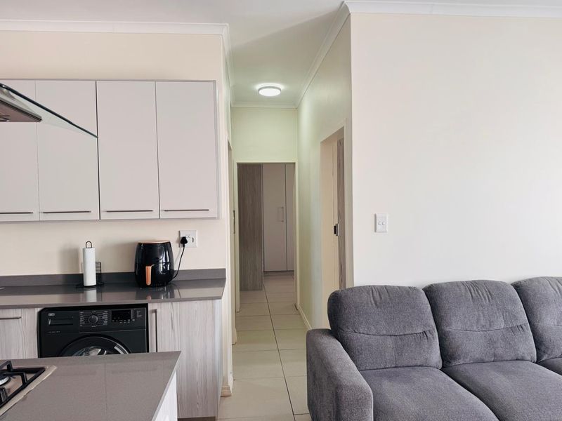 2 Bed 2 bath at 92 On New - Photo 3