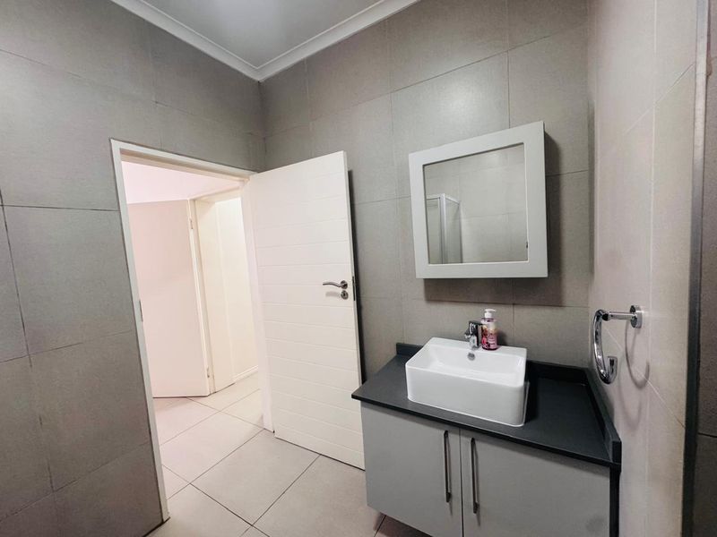 2 Bed 2 bath at 92 On New - Photo 10