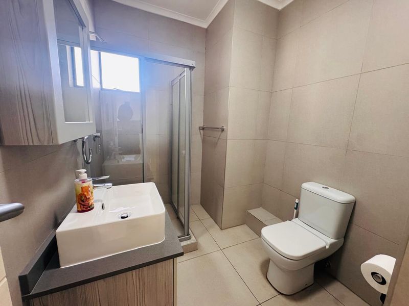2 Bed 2 bath at 92 On New - Photo 9