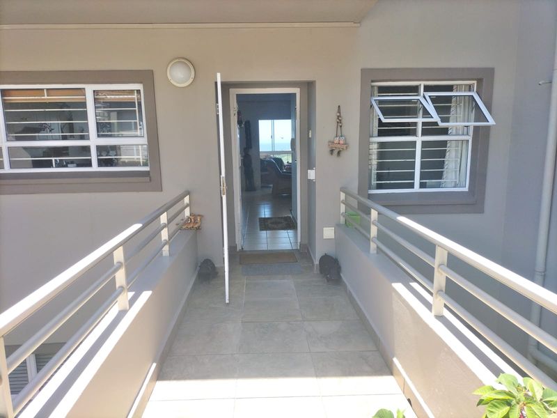 Sea View 4 bed apartment to Let - Photo 3