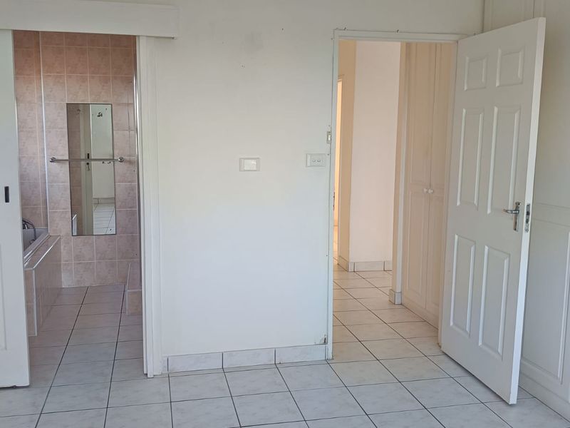 Sea View 4 bed apartment to Let - Photo 8