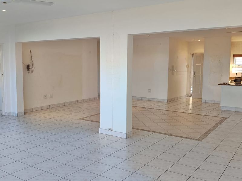Sea View 4 bed apartment to Let - Photo 7