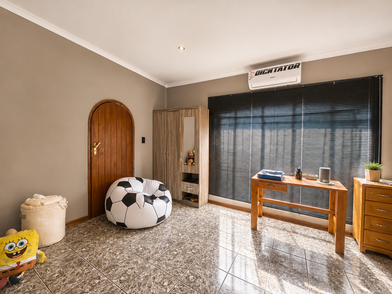 Endless Space for the Whole Family – Prime Safari Gardens Opportunity - Photo 6