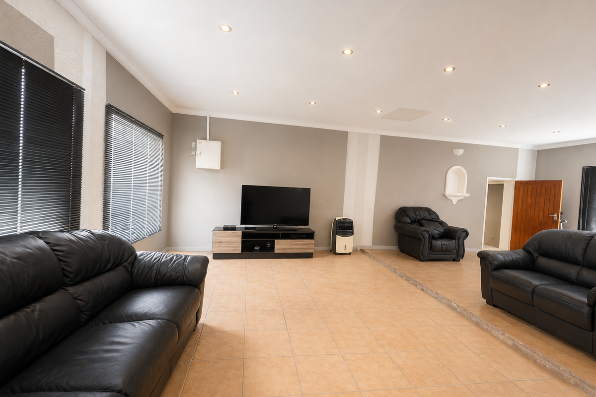 Endless Space for the Whole Family – Prime Safari Gardens Opportunity - Photo 2