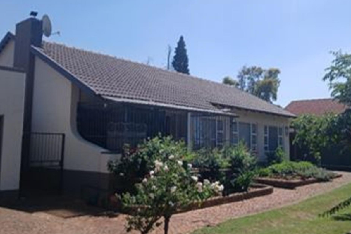 Pre-Hammer SALE– SECURE this property before auction  OFFERS ABOVE R1500000 - Photo 3