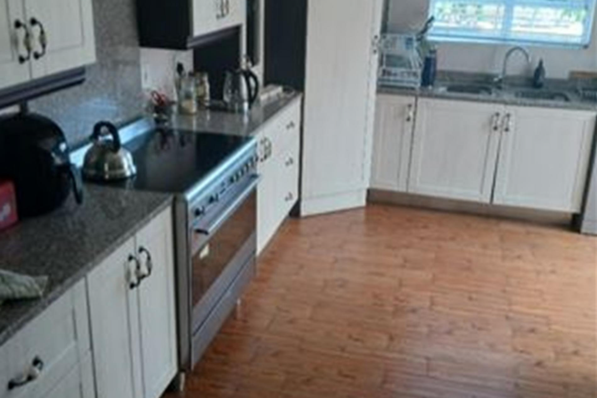 Pre-Hammer SALE– SECURE this property before auction  OFFERS ABOVE R1500000 - Photo 2