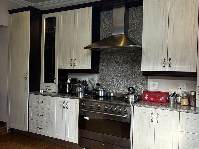 Family Home in the Heart of Elspark - Photo 2