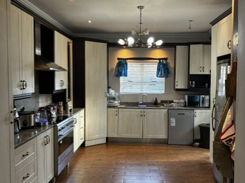 Family Home in the Heart of Elspark - Photo 1