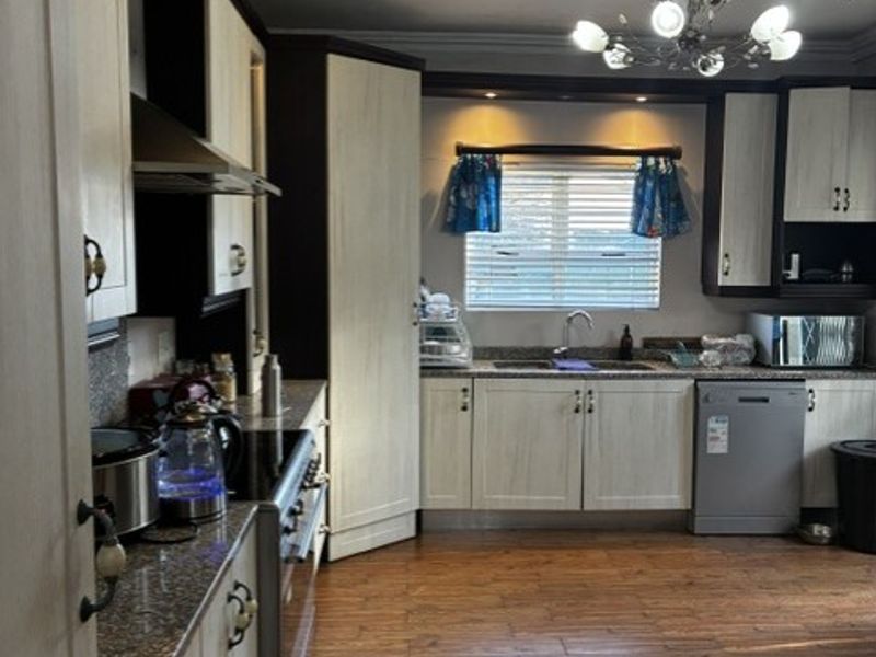 Family Home in the Heart of Elspark - Photo 3