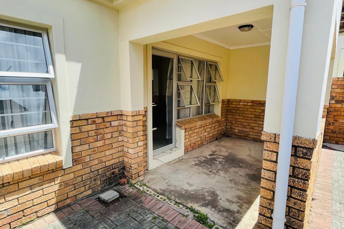 Modern Comfort in Prime Beacon Bay Location - Photo 2