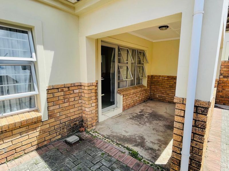 Modern Comfort in Prime Beacon Bay Location - Photo 2
