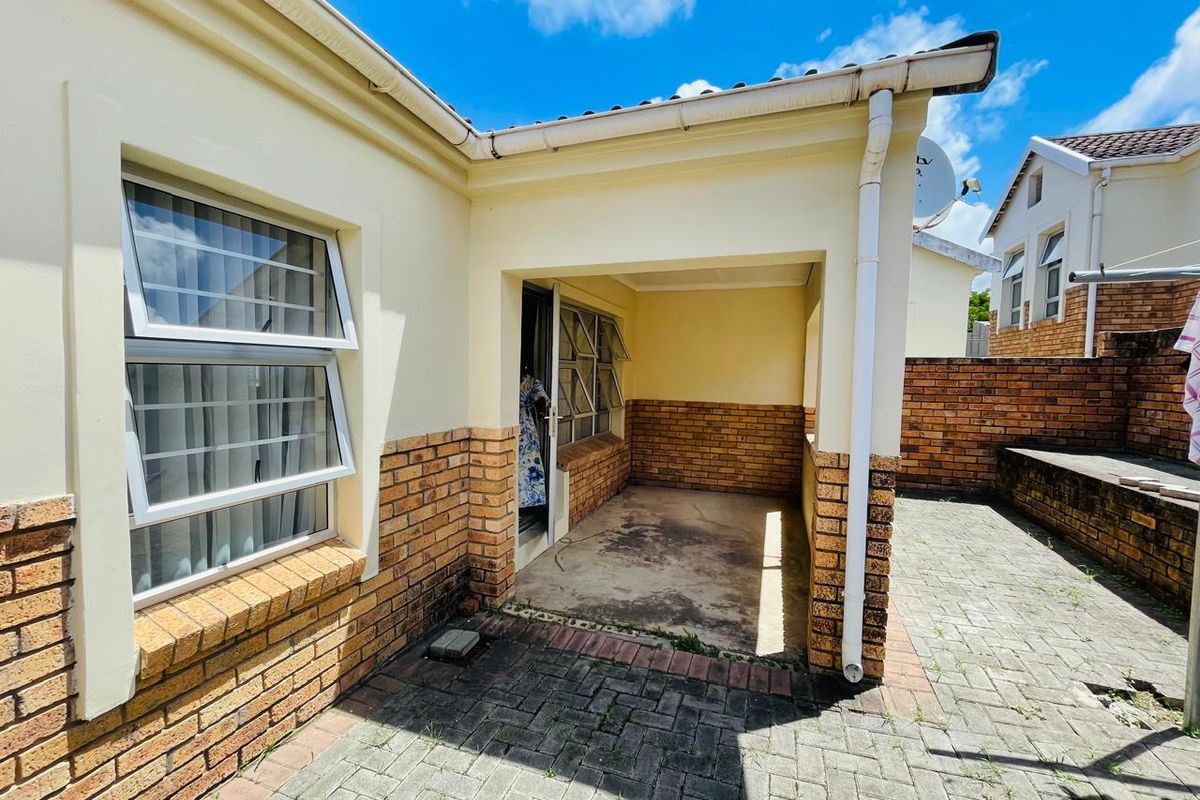 Modern Comfort in Prime Beacon Bay Location - Photo 4
