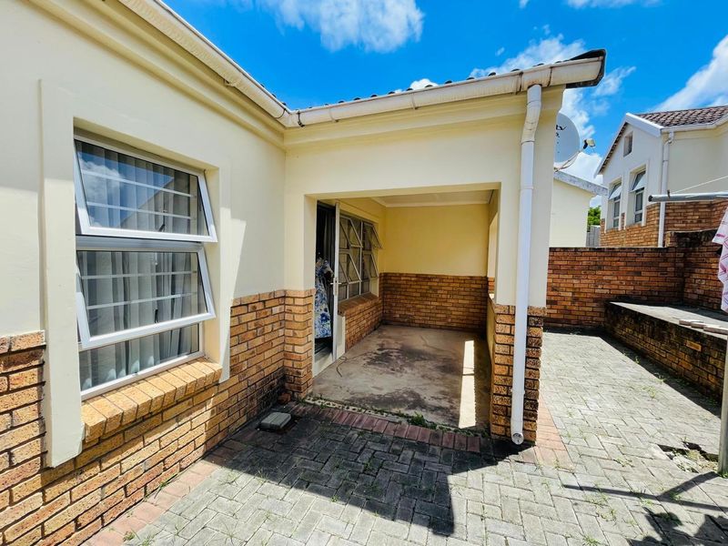 Modern Comfort in Prime Beacon Bay Location - Photo 4