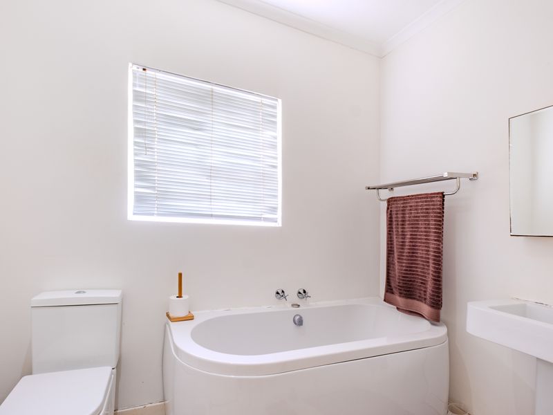 4 Bedroom apartment to rent in Umhlanga - Photo 10