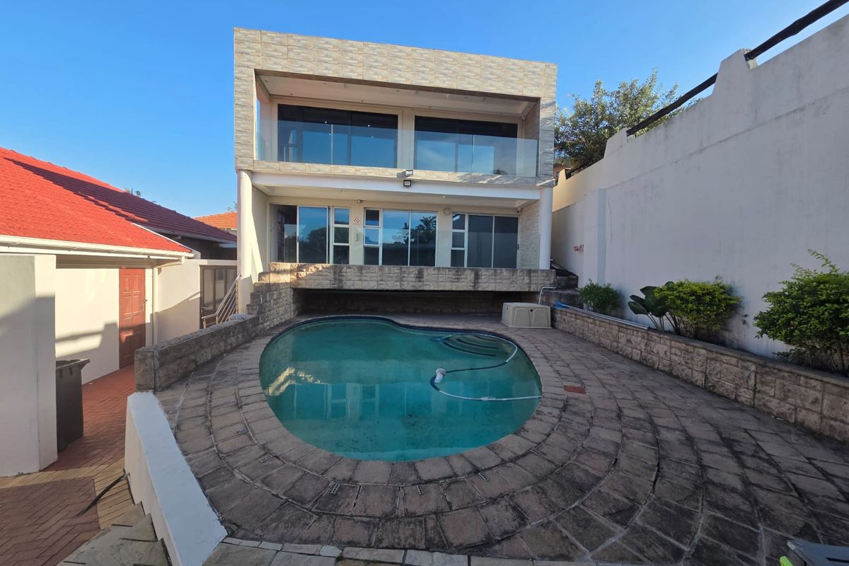 Coastal Luxury Living on Sought-After Marine Drive - Photo 3