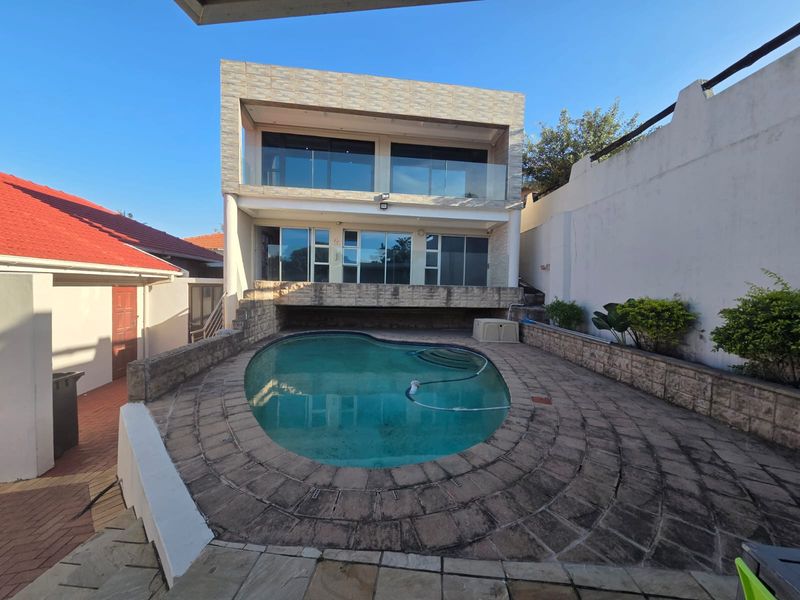 Coastal Luxury Living on Sought-After Marine Drive - Photo 3