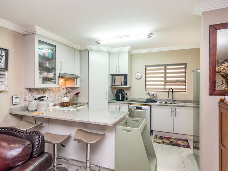 Beautiful 3 Bedroom 2 Bathroom Cluster For Sale in Monument. - NON Distressed Auction - Photo 4