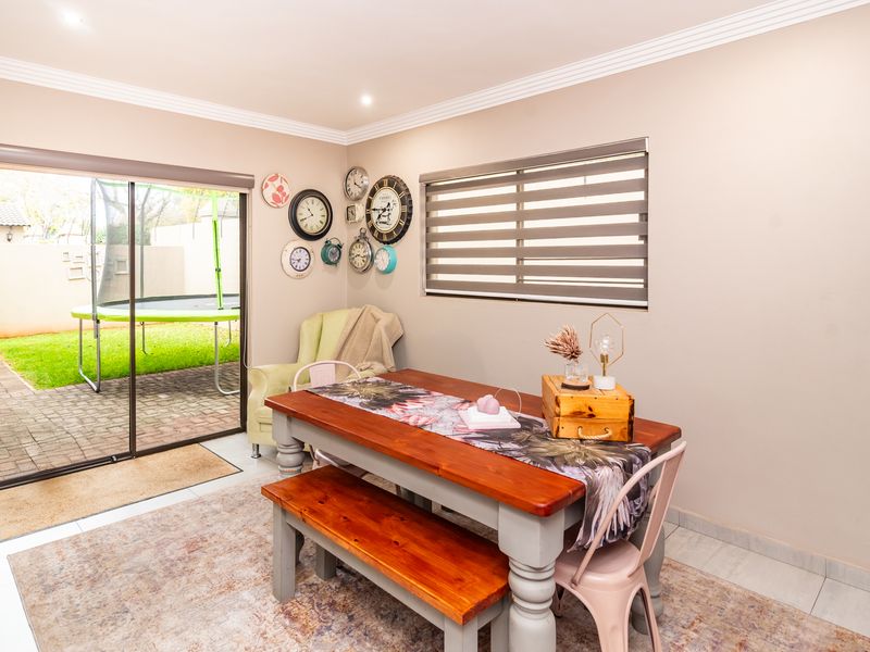 Beautiful 3 Bedroom 2 Bathroom Cluster For Sale in Monument. - NON Distressed Auction - Photo 9