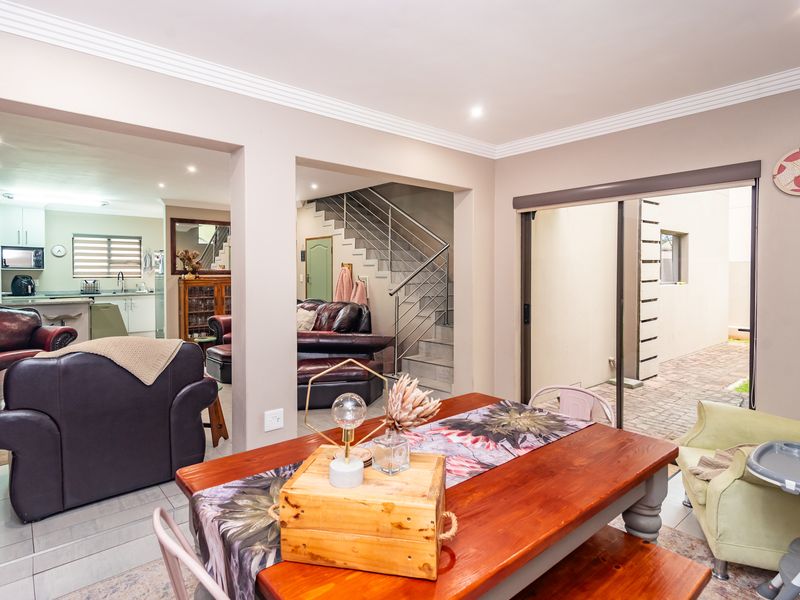 Beautiful 3 Bedroom 2 Bathroom Cluster For Sale in Monument. - NON Distressed Auction - Photo 10