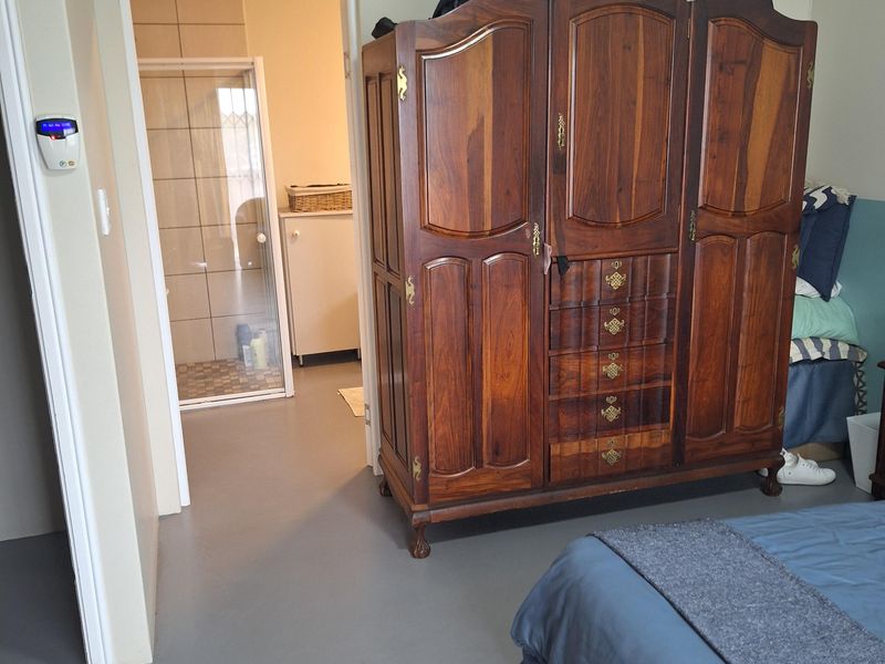 Stunning 4 bedroom home in Hartenbos Heuwels  offering spacious living and breathtaking views - Photo 8