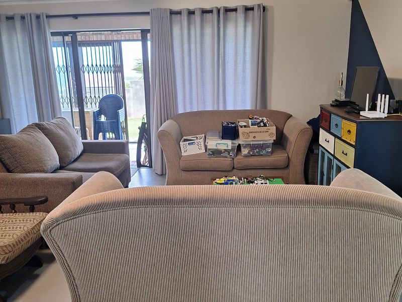 Stunning 4 bedroom home in Hartenbos Heuwels  offering spacious living and breathtaking views - Photo 6