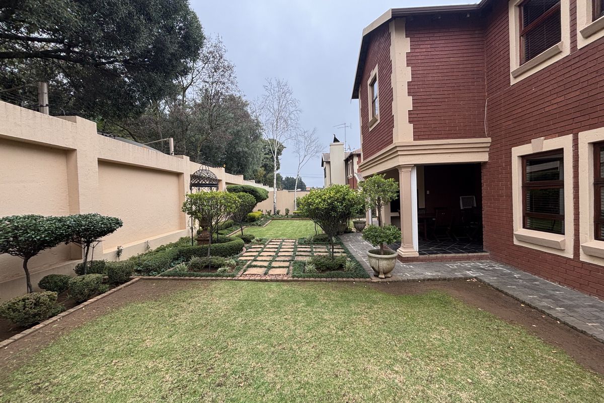 Welcome to refined estate living in the heart of Rynfield, Benoni - Photo 2