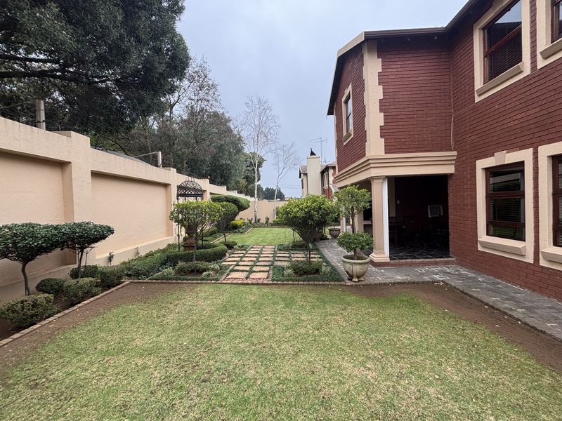 Welcome to refined estate living in the heart of Rynfield, Benoni - Photo 2