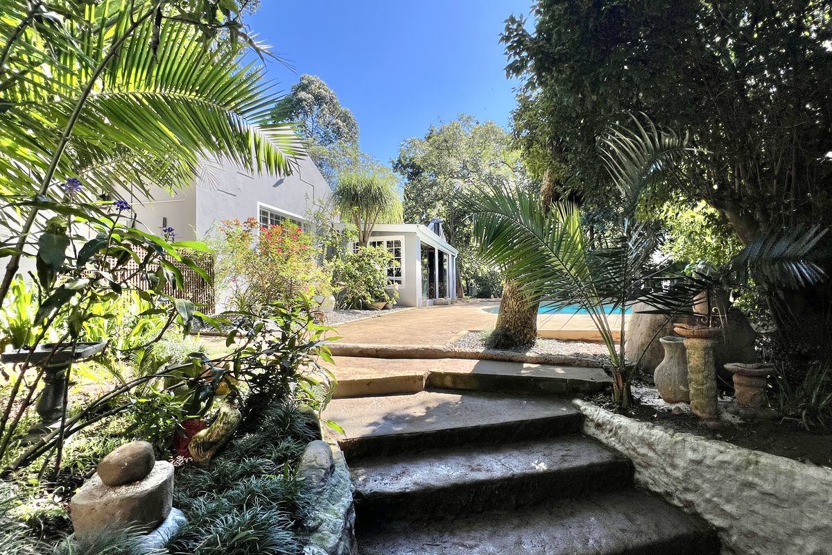 Stylish Family Home with Income-Generating Flats & Panoramic City Views - Photo 2