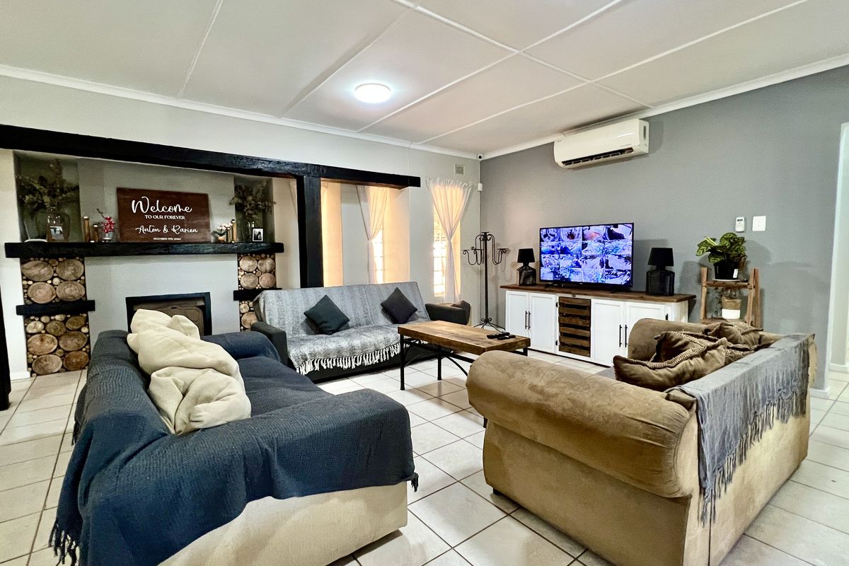 Stylish Family Home with Income-Generating Flats & Panoramic City Views - Photo 3