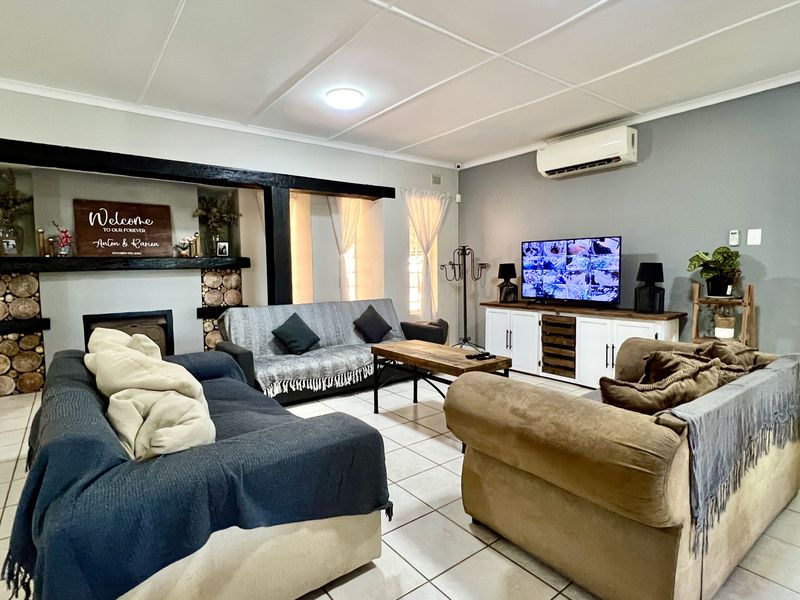 Stylish Family Home with Income-Generating Flats & Panoramic City Views - Photo 3