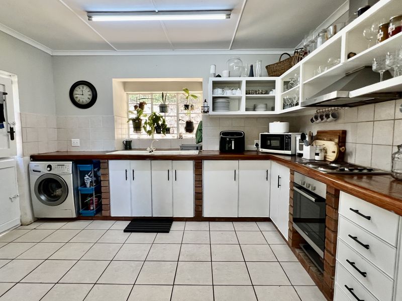 Stylish Family Home with Income-Generating Flats & Panoramic City Views - Photo 8