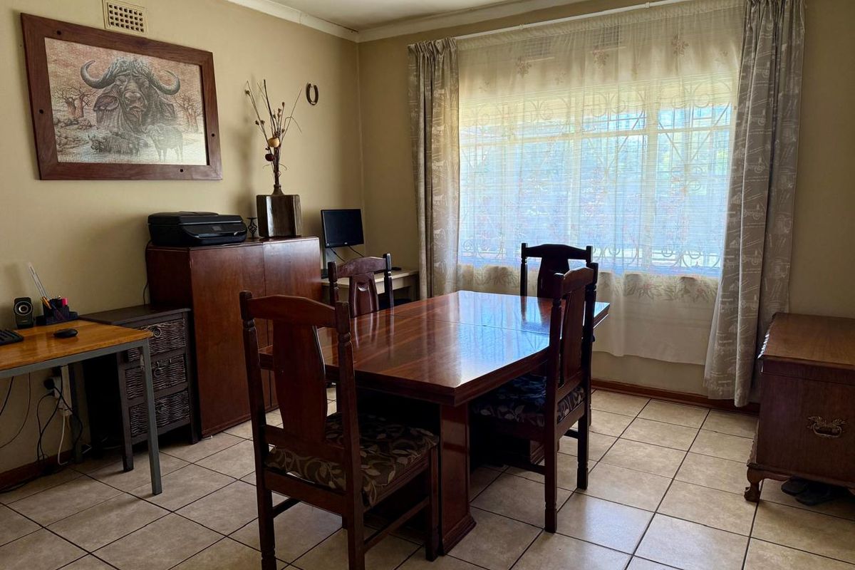 Dual Living Opportunity – 3 Bedroom Home with 2 Bedroom Flat! - Photo 4