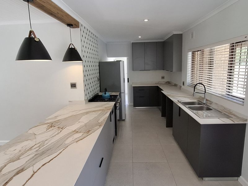 Newly Renovated 3 Bedroom home in Mountain homes Hilton - Photo 9