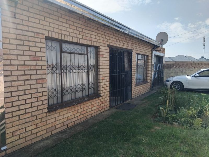 Family house for sale at Osizweni - Photo 2