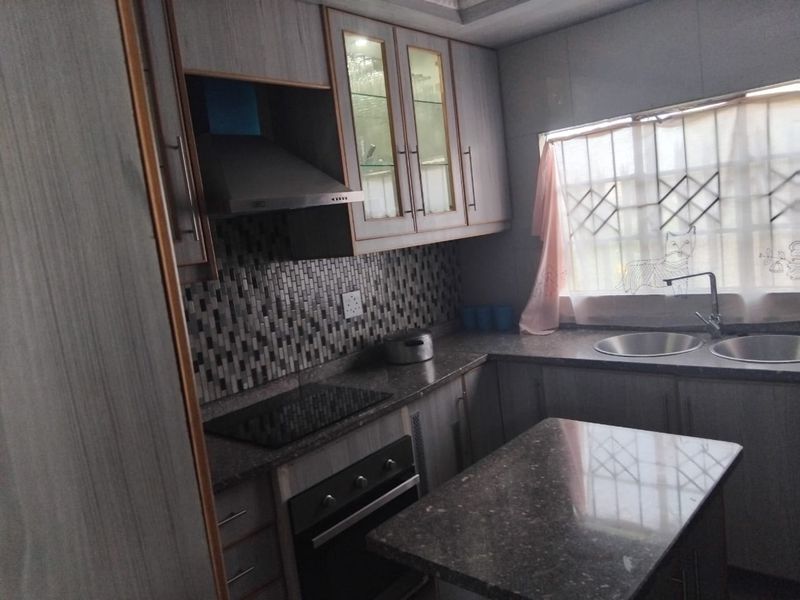 Family house for sale at Osizweni - Photo 4