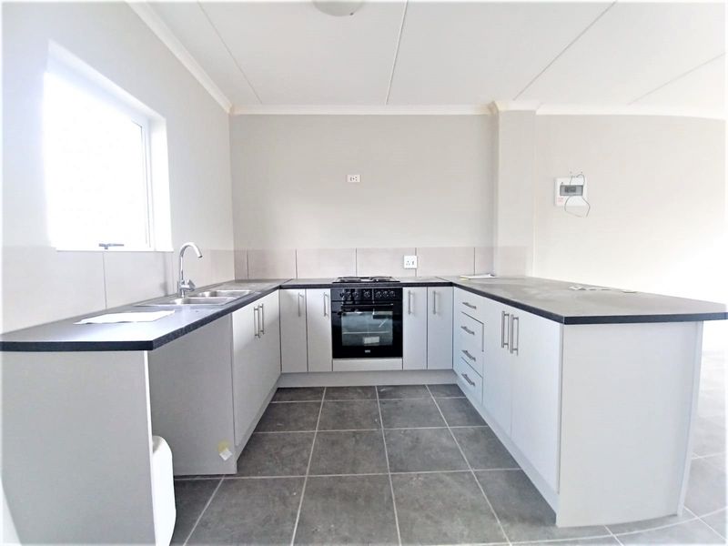 Townhouse available in Kogelberg Estate. - Photo 2