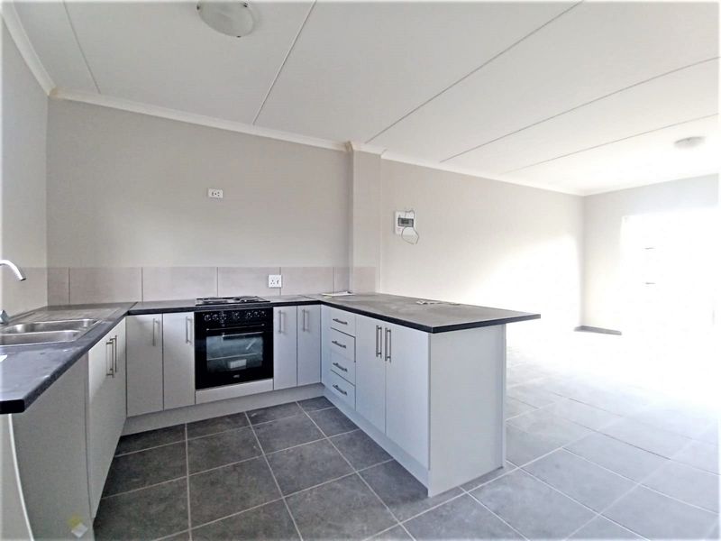 Townhouse available in Kogelberg Estate. - Photo 3