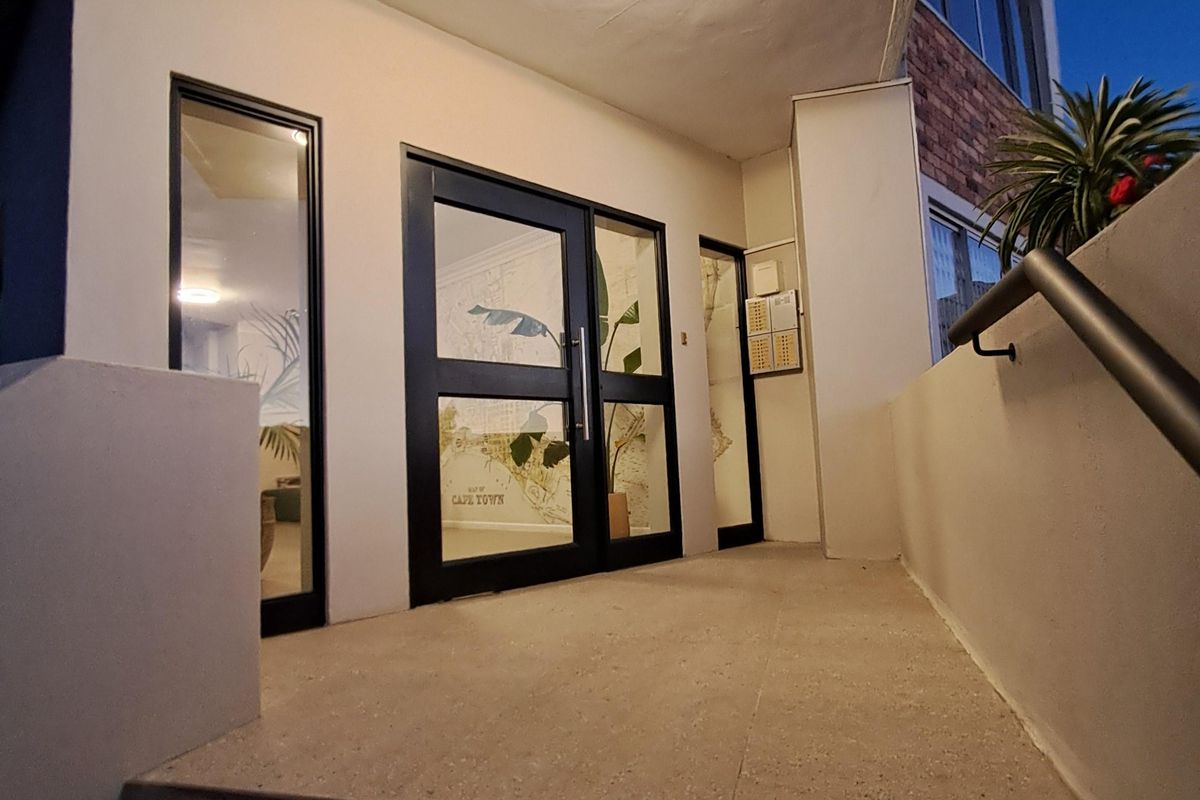 A Stylish Studio - Photo 2