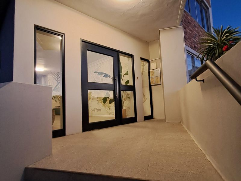 A Stylish Studio - Photo 2