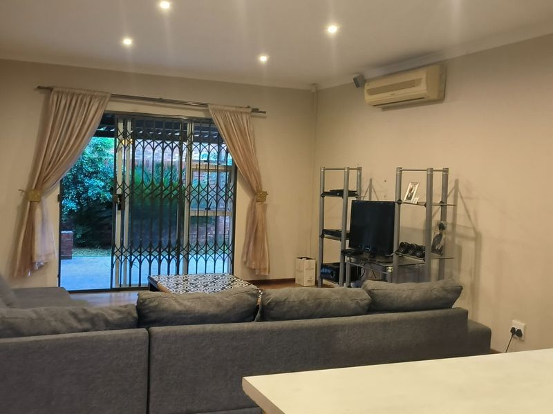 3 Bedroom Home For Sale In A Secure Estate Living Jo-De Park La-Hoff - Photo 4