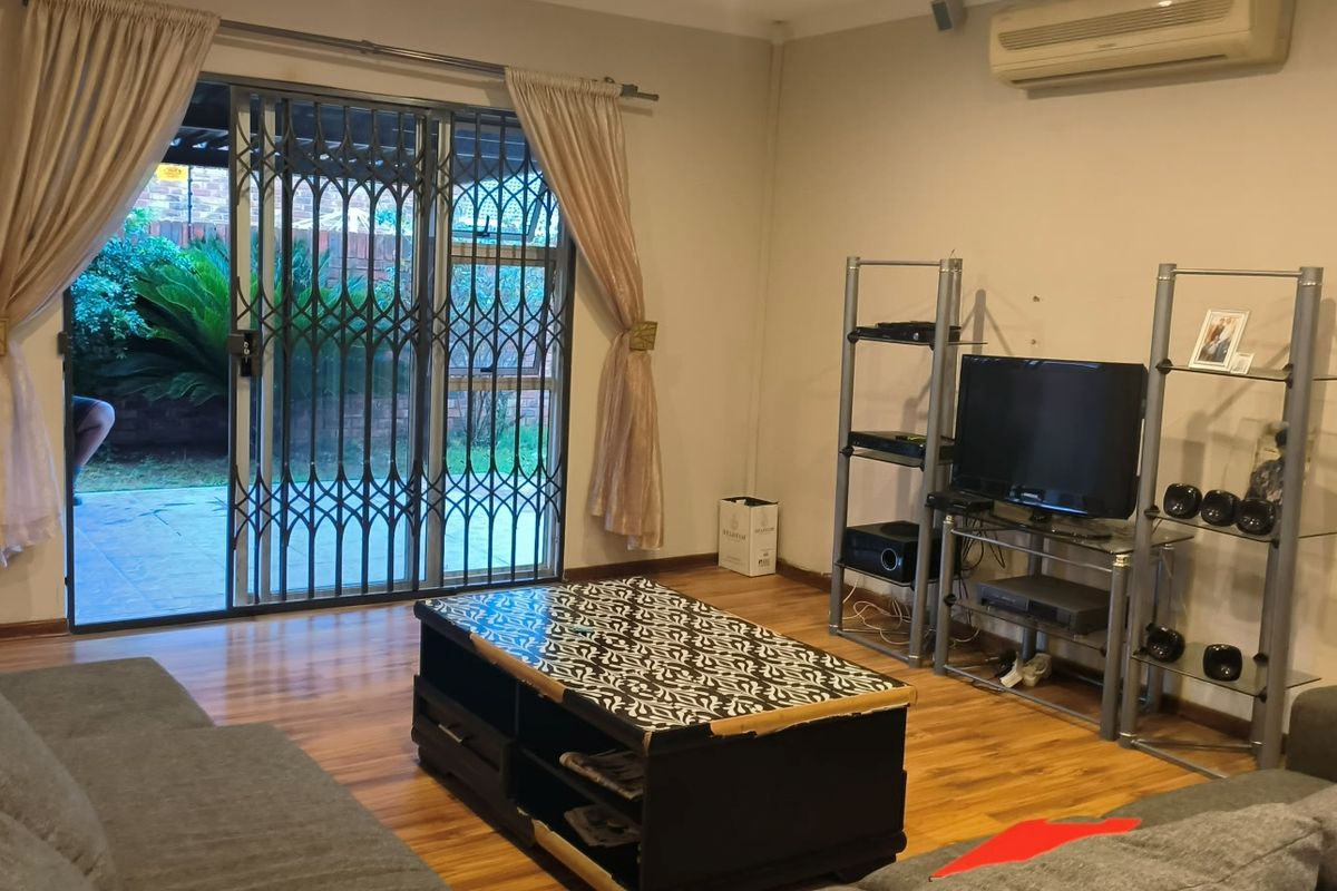3 Bedroom Home For Sale In A Secure Estate Living Jo-De Park La-Hoff - Photo 5
