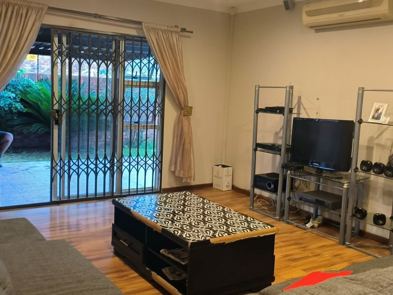 3 Bedroom Home For Sale In A Secure Estate Living Jo-De Park La-Hoff - Photo 5