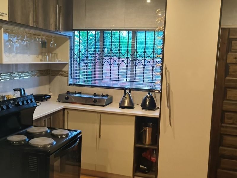 3 Bedroom Home For Sale In A Secure Estate Living Jo-De Park La-Hoff - Photo 9