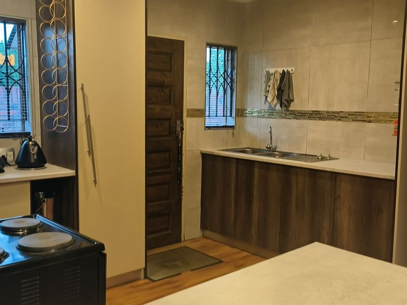 3 Bedroom Home For Sale In A Secure Estate Living Jo-De Park La-Hoff - Photo 8