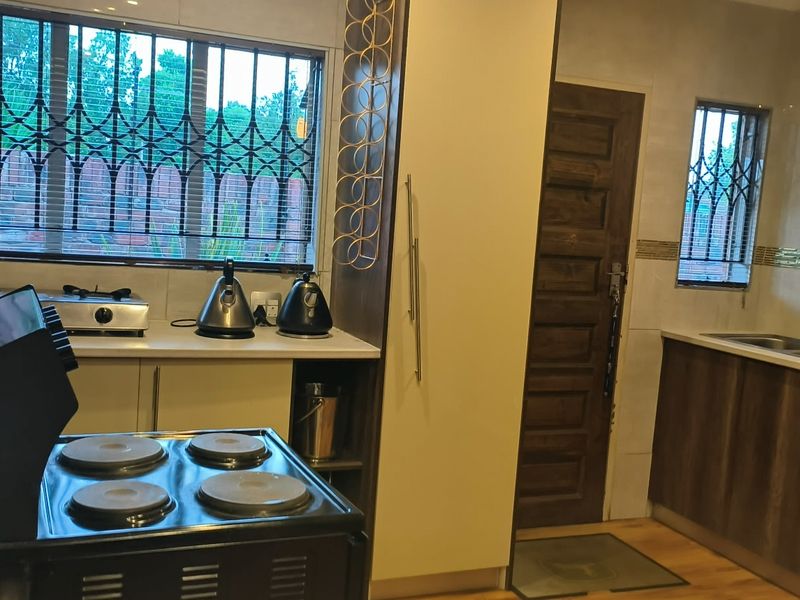 3 Bedroom Home For Sale In A Secure Estate Living Jo-De Park La-Hoff - Photo 7